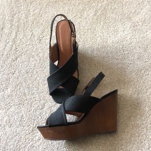 Maurice’s black wedges